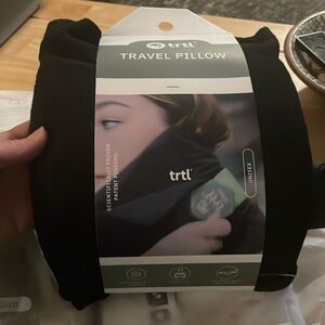 NWT trtl travel pillow adult unisex